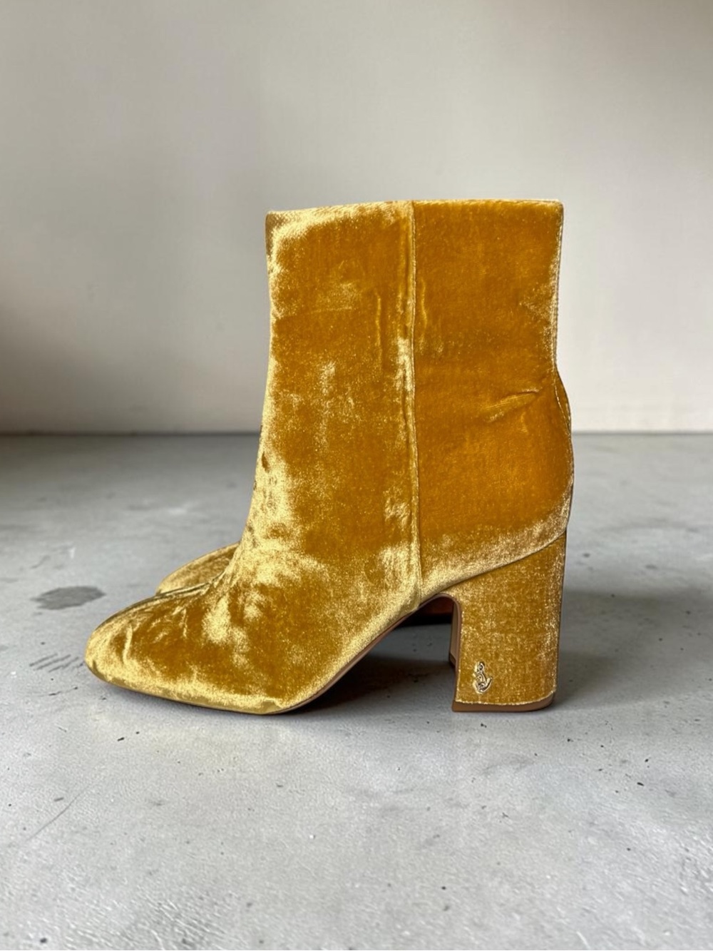 🌻NEW w/box Sam Edelman Fawn Ankle Booties Saffron Yellow Velvet Square Tow sz 6